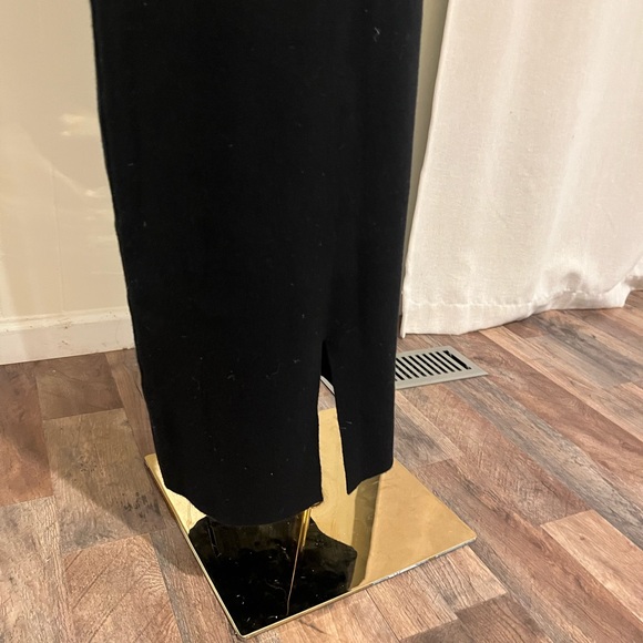 JOSEPH Milano Knitted Soft Wool Sleeveless Dress with Large Pockets, Deep V Neck - Picture 5 of 12